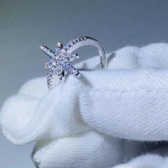 NEW 18K WHITE GOLD DIAMOND SHOOTING STAR RING,CUTE RING, SHINY RING. - Picture 2 of 6